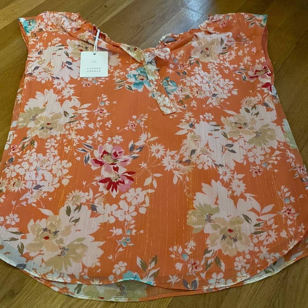 NWT floral lightweight summer blouse ( fits up to a medium/large